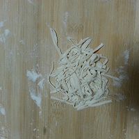 婴儿辅食香菇香肠面条的做法图解1