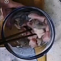 减肥佳品：口蘑虾仁鸡肉浓汤的做法图解1