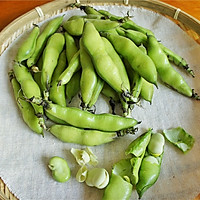 葱油榄菜鲜蚕豆--春季时令小食的做法图解1