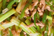 家常菜-芹菜青椒肉丝的做法