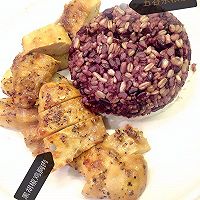 五谷杂粮配鸡胸肉的做法图解1