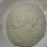榨豆浆剩下的豆渣:黄豆渣荷叶饼的做法图解3