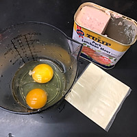 午餐肉鸡蛋卷的做法图解1