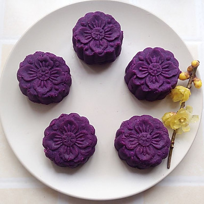 折梅祈新春：紫薯梅花糕