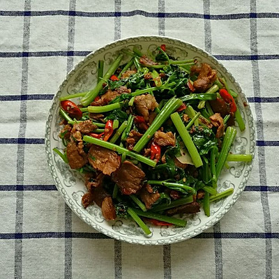 小芹菜炒肉