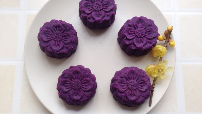 折梅祈新春：紫薯梅花糕