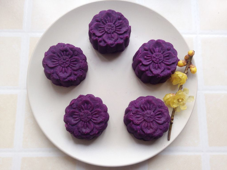 折梅祈新春：紫薯梅花糕的做法