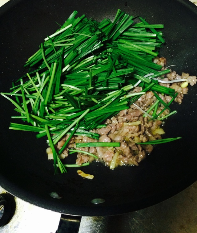 微辣豆芽韭菜炒肉丝|下饭利器|养老公不重样的做法图解3