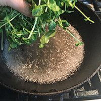 粤菜-上汤豆苗（做好上汤的窍门）的做法图解2