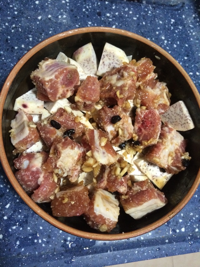 简单易做喷香排骨蒸芋头的做法图解6