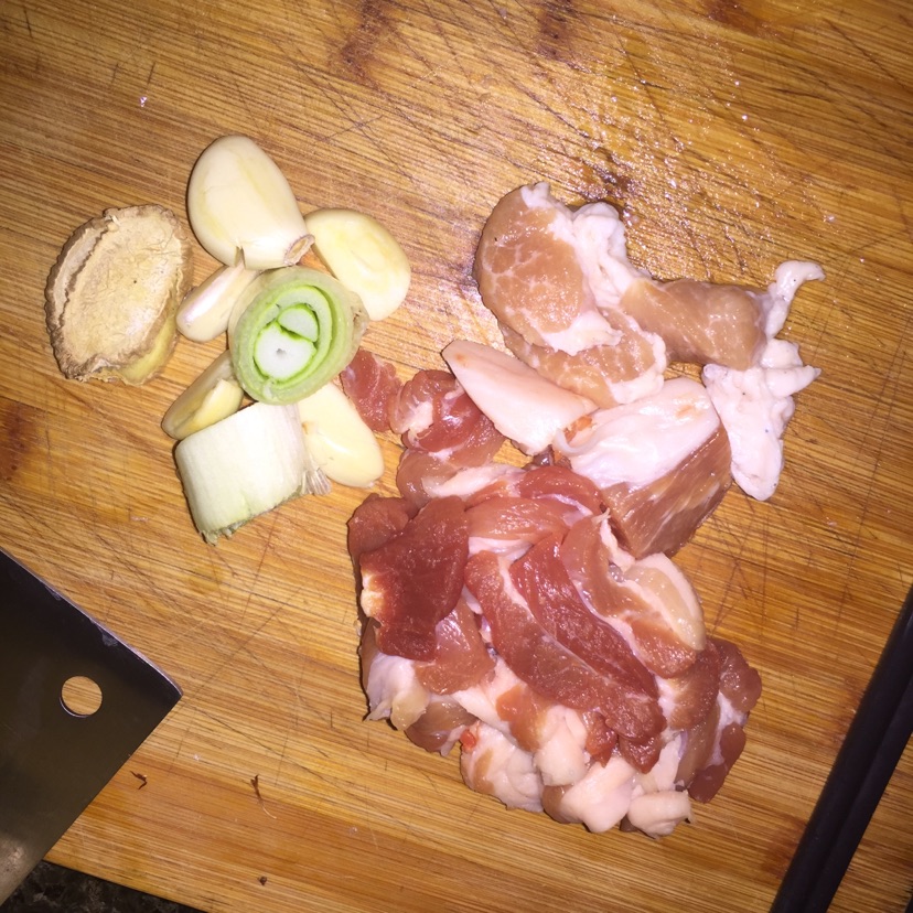 燕鱼炖五花肉（或土豆条）的做法图解1