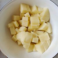 肉丁芸豆土豆胡萝卜卤子面的做法图解4