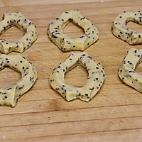面粉里加4个鸡蛋,真是太香了,出锅全家人抢着吃!的做法图解4