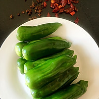 虎皮青椒的做法图解1