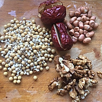 核桃红枣豆浆的做法图解1