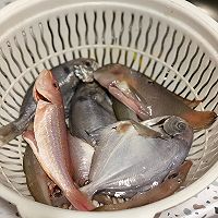 至鲜砂锅杂鱼煲的做法图解1
