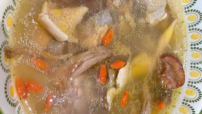 菌菇母鸡汤