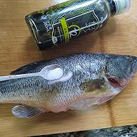 #少盐饮食 轻松生活#清蒸鲈鱼的做法图解2