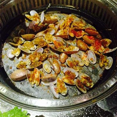 自助餐里的蒜香烤花甲