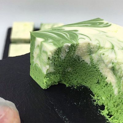 大理石纹抹茶慕斯，清新抹茶，奶酪香浓，入口即化，甜而不腻，颜