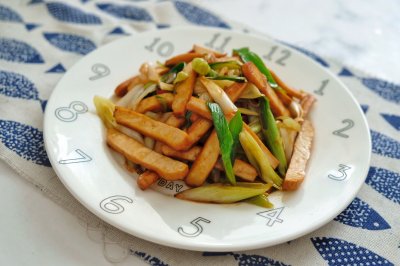 三分钟学会香干炒蒜苗