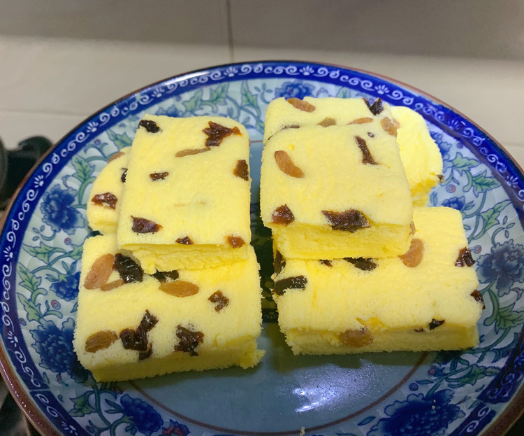 葡萄干西梅蒸蛋糕松软美味的做法