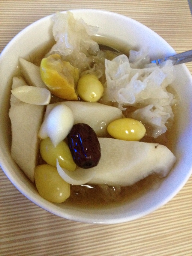 冬季滋润—淮山雪耳甜汤的做法图解5