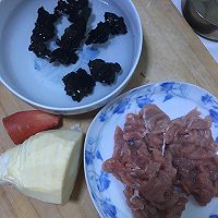 冬日美食の冬笋炒肉的做法图解1