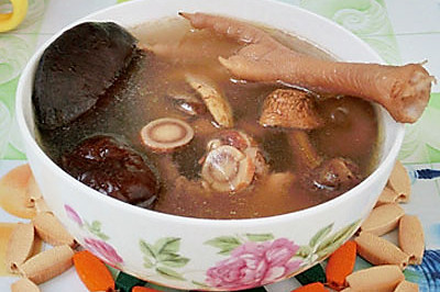 姬松茸灵芝鸡汤