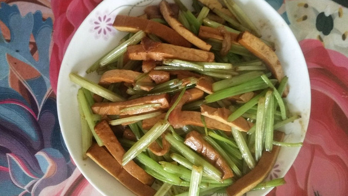 芹菜炒香干（家常小炒）