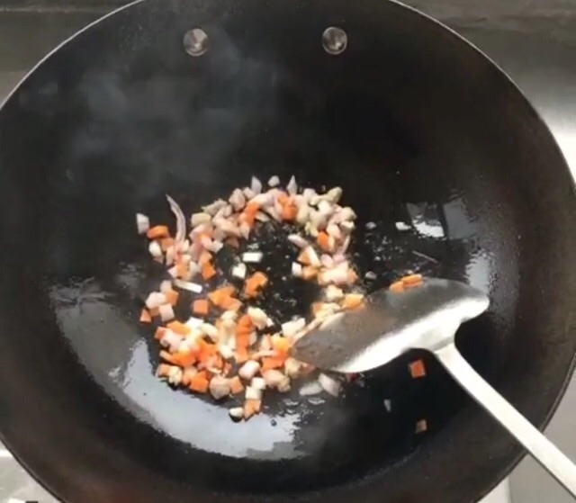咖喱炒饭的做法图解4