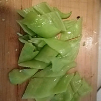 香菜炒灌肠的做法图解2