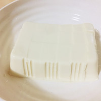 皮蛋豆腐的做法图解1