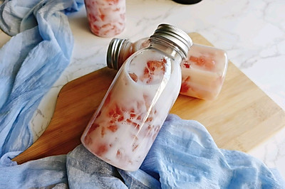 蜜桃蔓越莓冻撞椰奶