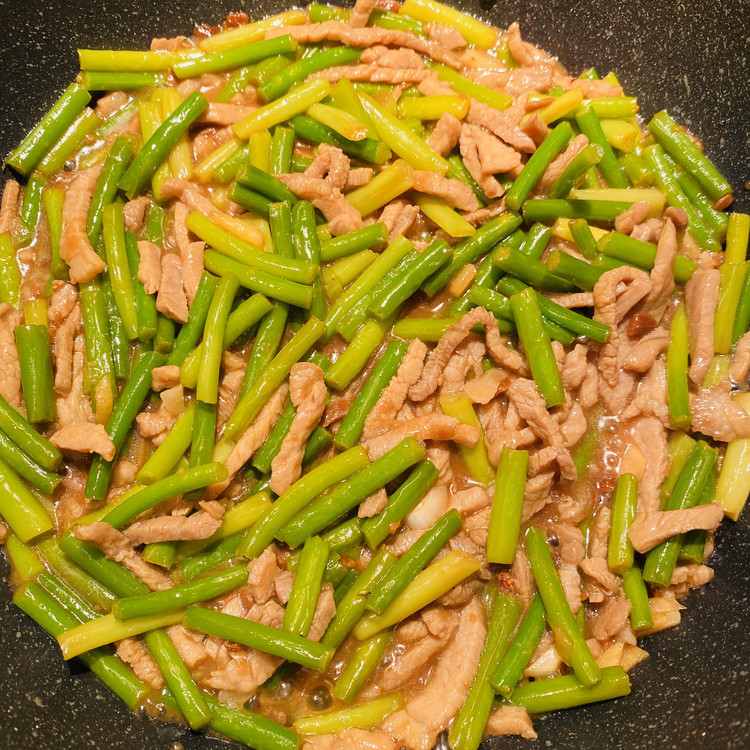 下饭菜❤️蒜苔炒肉丝的做法