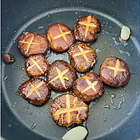煎香菇黑胡椒鸡肉的做法图解3