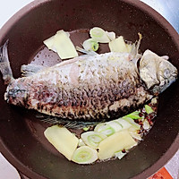 香菇鲫鱼汤的做法图解5