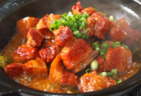 砂锅酸菜红烧肉的做法