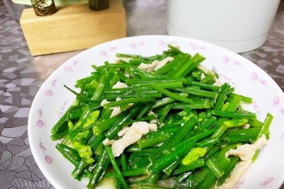 韭菜苗炒肉丝