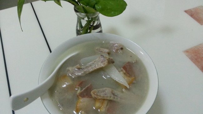 鸭翅尖火腿萝卜汤的做法