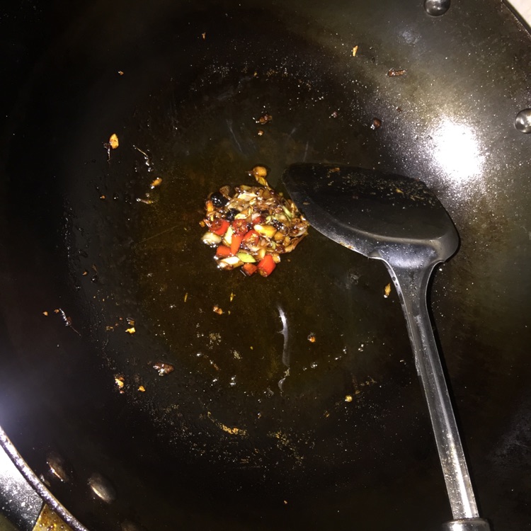 蒜蓉鋀鼓蒸扇贝的做法图解4