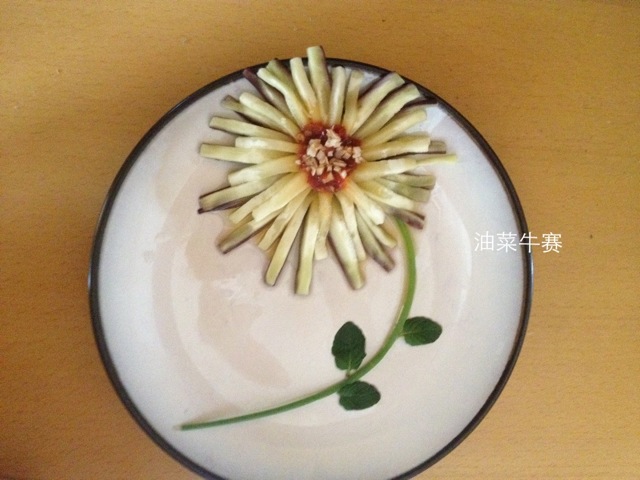 Creative vegetable, chrysanthemum and eggplant