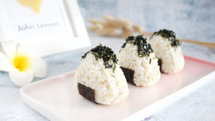 【海苔肉松藜麦饭团】出游必备