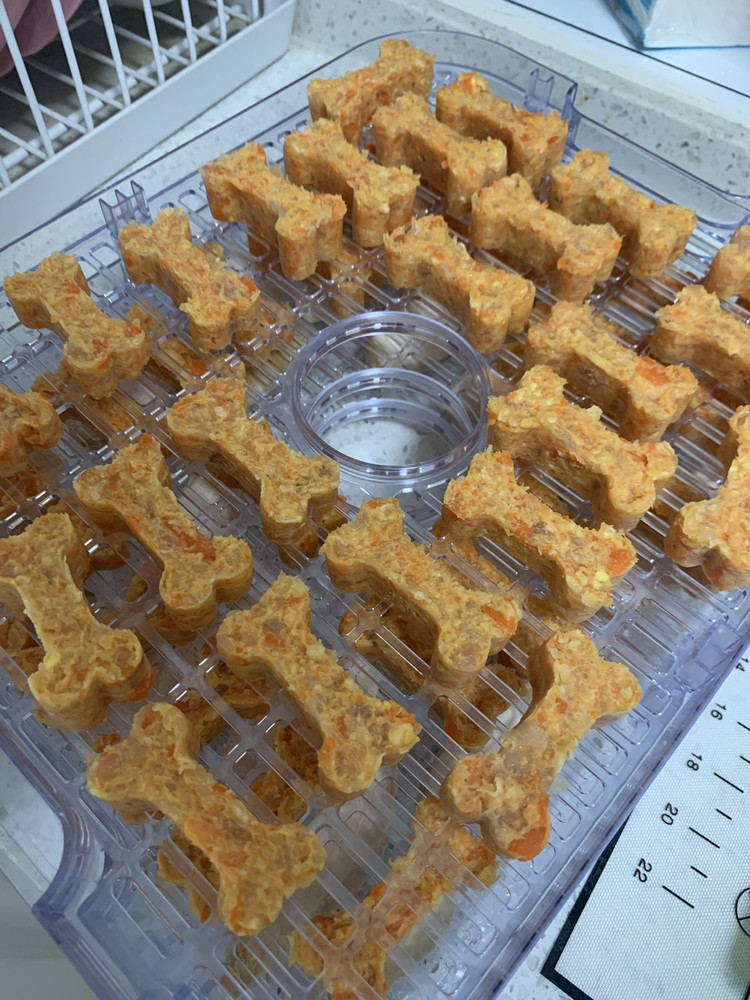 宠物零食·狗狗胡萝卜鸡肉饼的做法