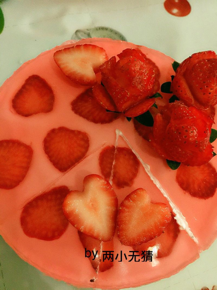 简单的草莓慕斯蛋糕（附草莓雕花步骤图）的做法