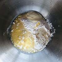 红豆沙椰蓉早餐包的做法图解2