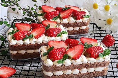 草莓可可盒子蛋糕