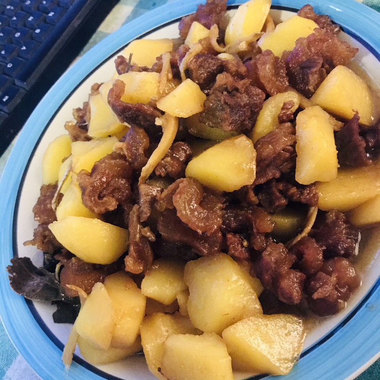 土豆炖牛肉的做法