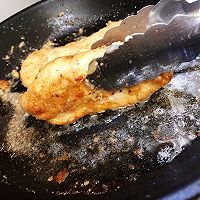 #美食视频挑战赛#香煎鸡胸肉的做法图解5