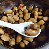 煮五香花生米的做法图解1